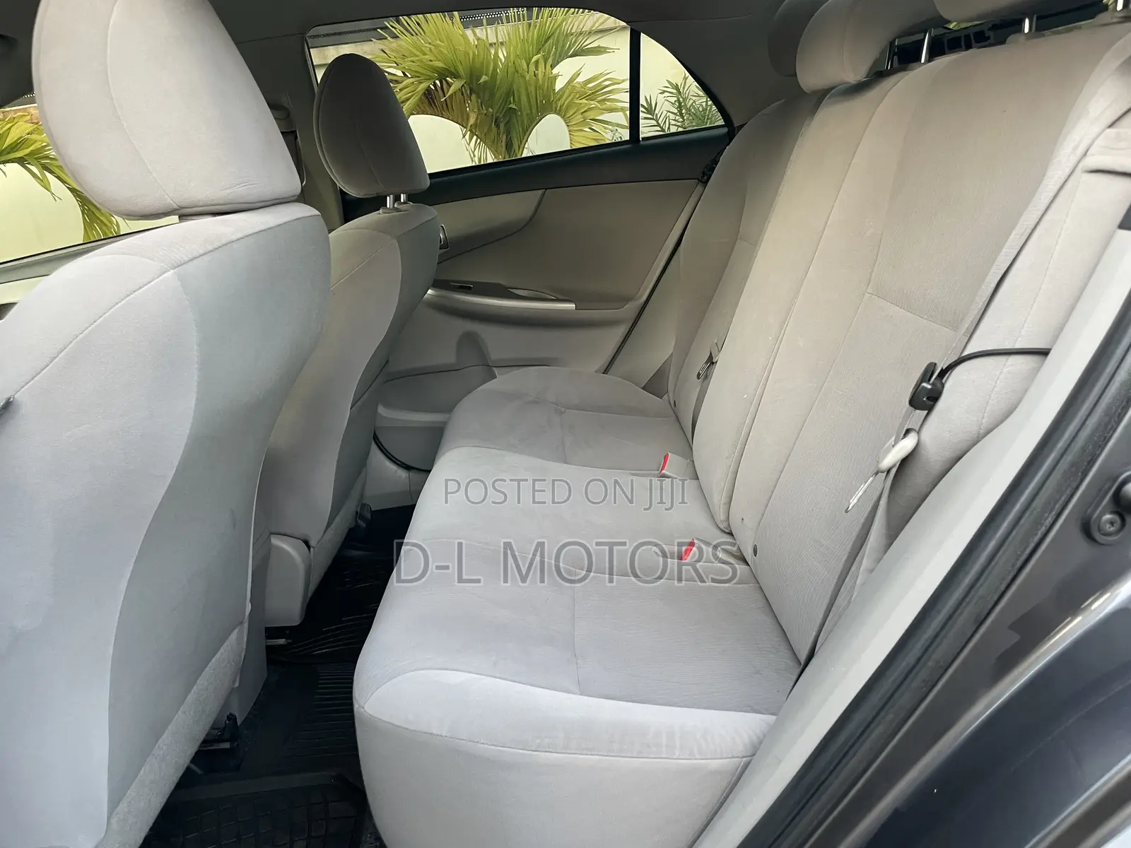 Toyota Corolla LE 4dr Sedan (1.8L 4cyl 4A) 2013 Gray