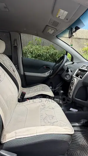 Toyota Yaris Base Hatchback 5dr 2010 White