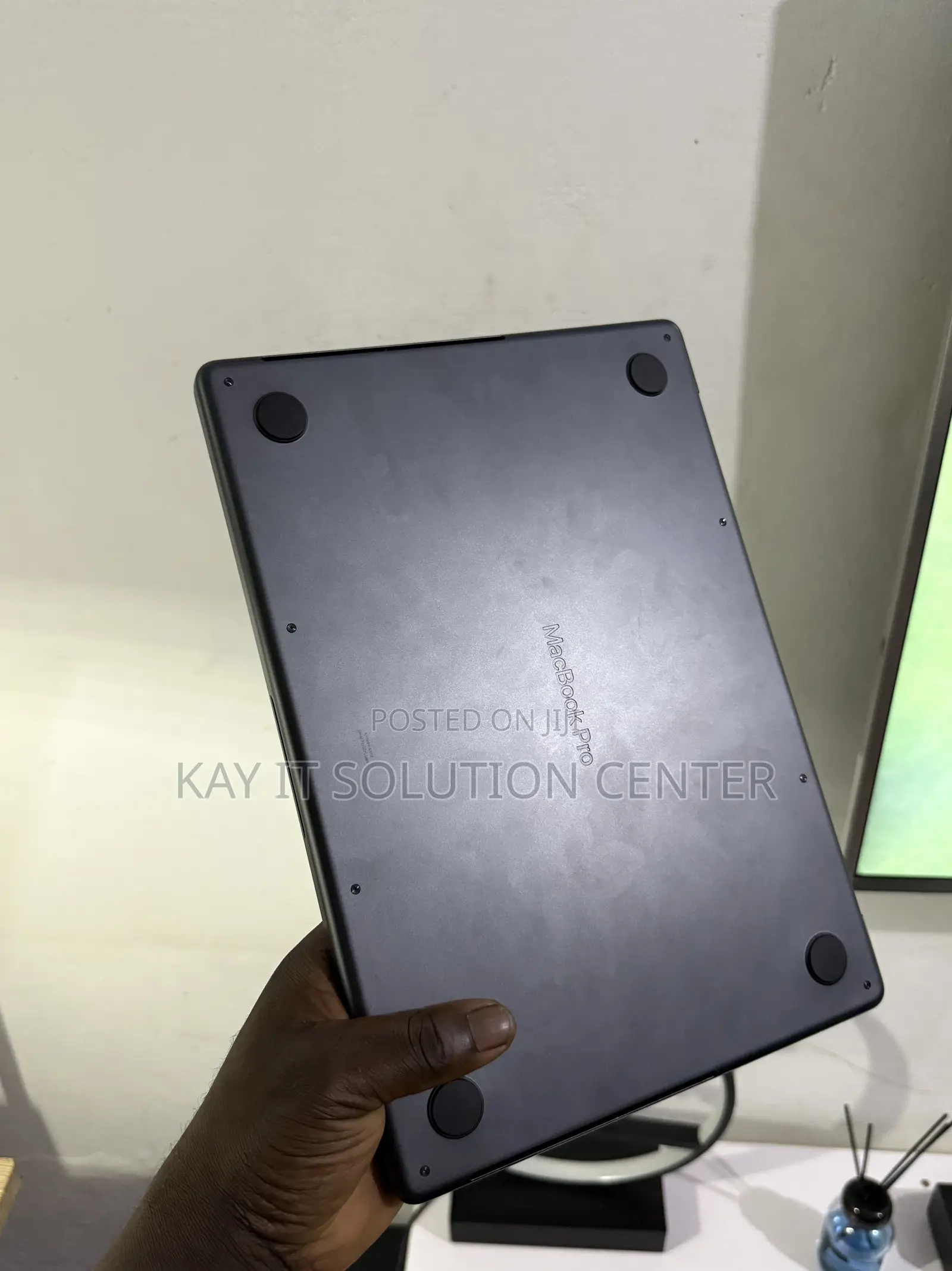 Laptop Apple MacBook Pro 2024 M4 16GB Apple M4 SSD 512GB