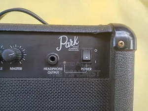 Park GB 15-10 a Division Marshall Amplification Bass Guitar Combo