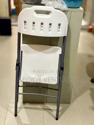 Whte Folding Chair