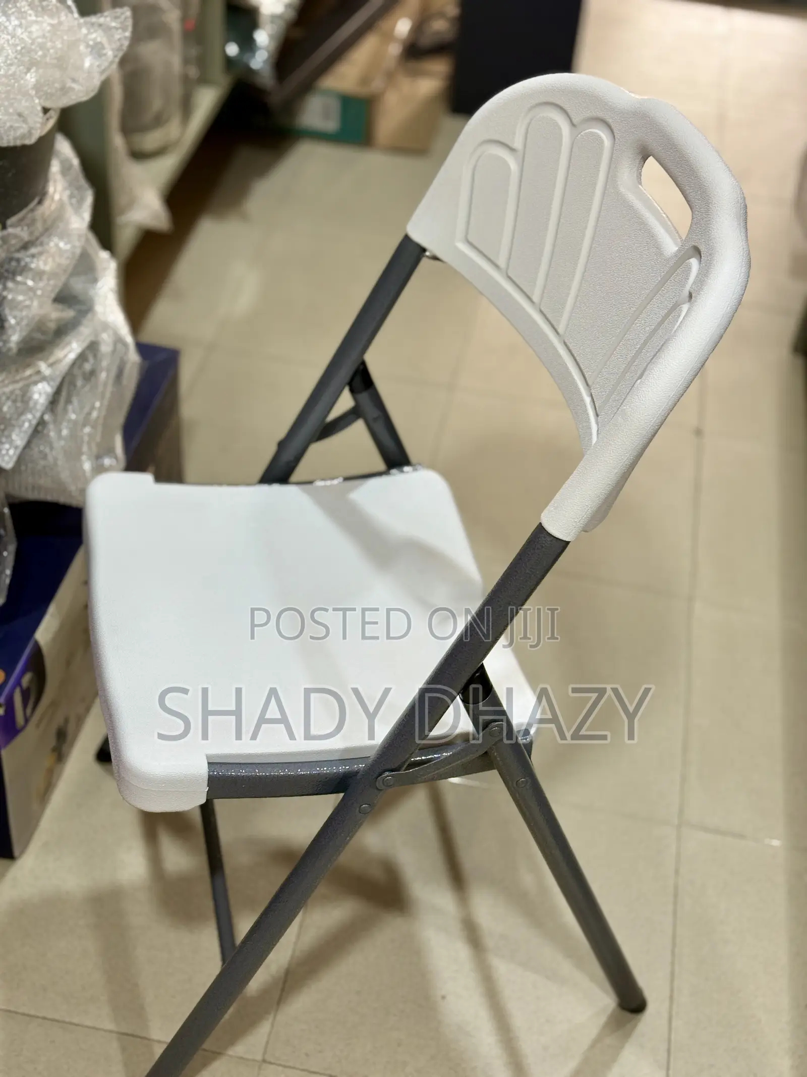 Whte Folding Chair