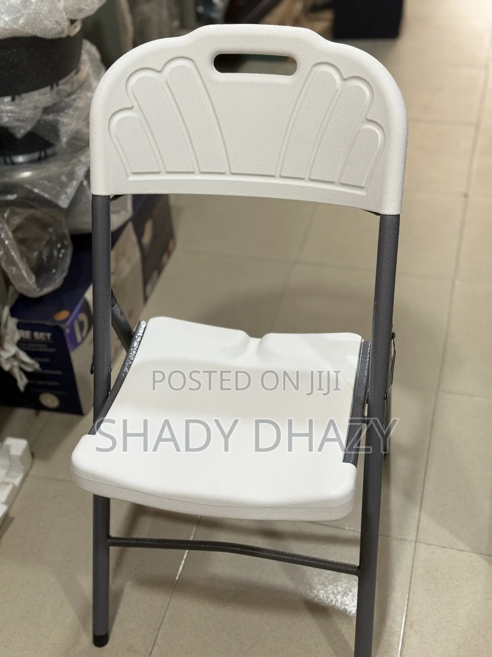 Whte Folding Chair