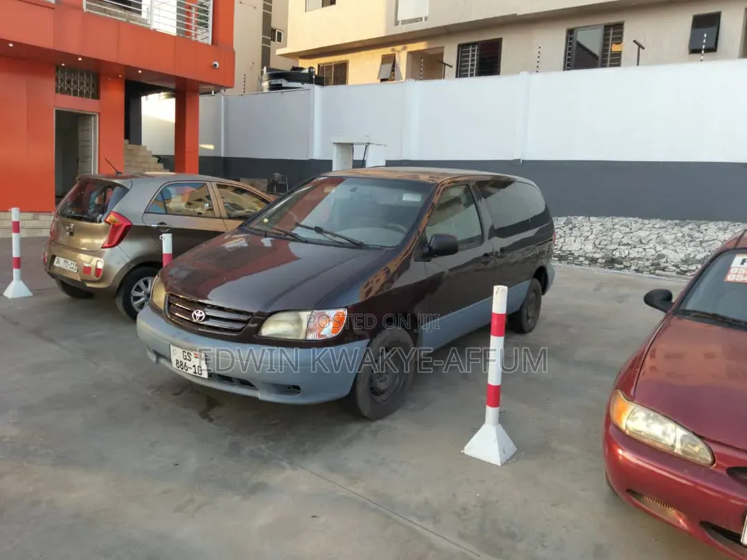 Toyota Sienna 1999 Brown