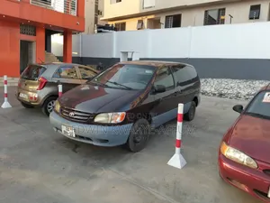 Toyota Sienna 1999 Brown