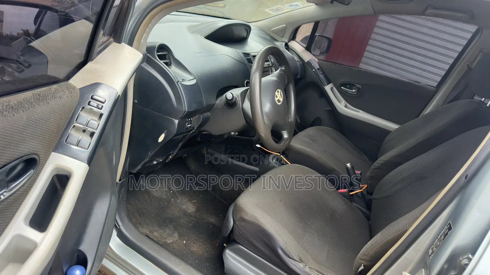 Toyota Yaris Base Hatchback 5dr 2010 Gray
