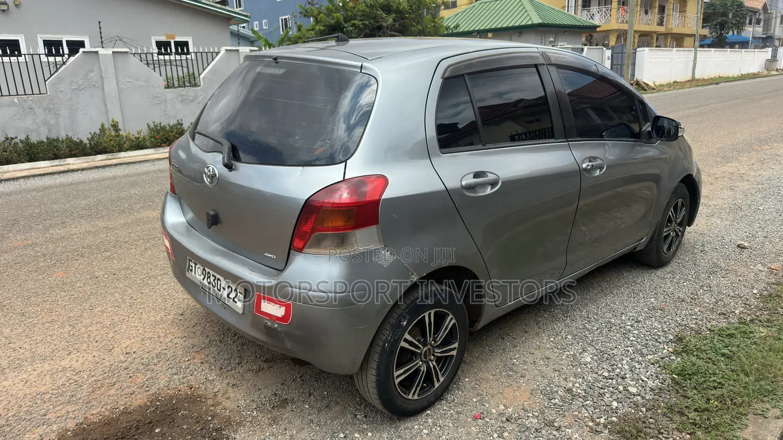 Toyota Yaris Base Hatchback 5dr 2010 Gray