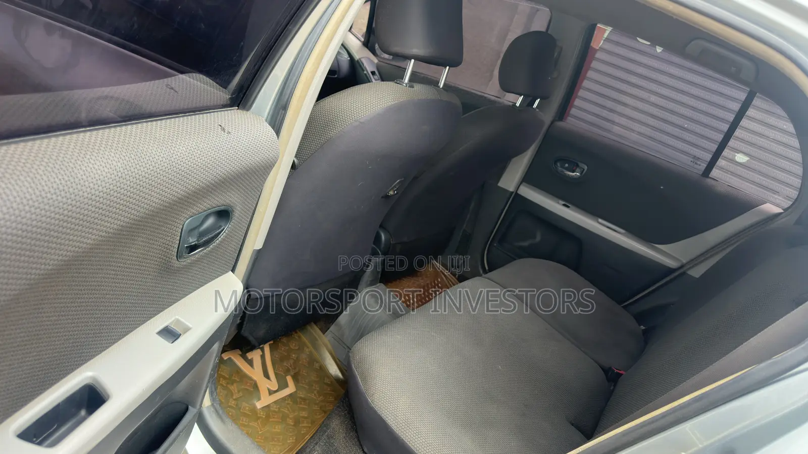 Toyota Yaris Base Hatchback 5dr 2010 Gray