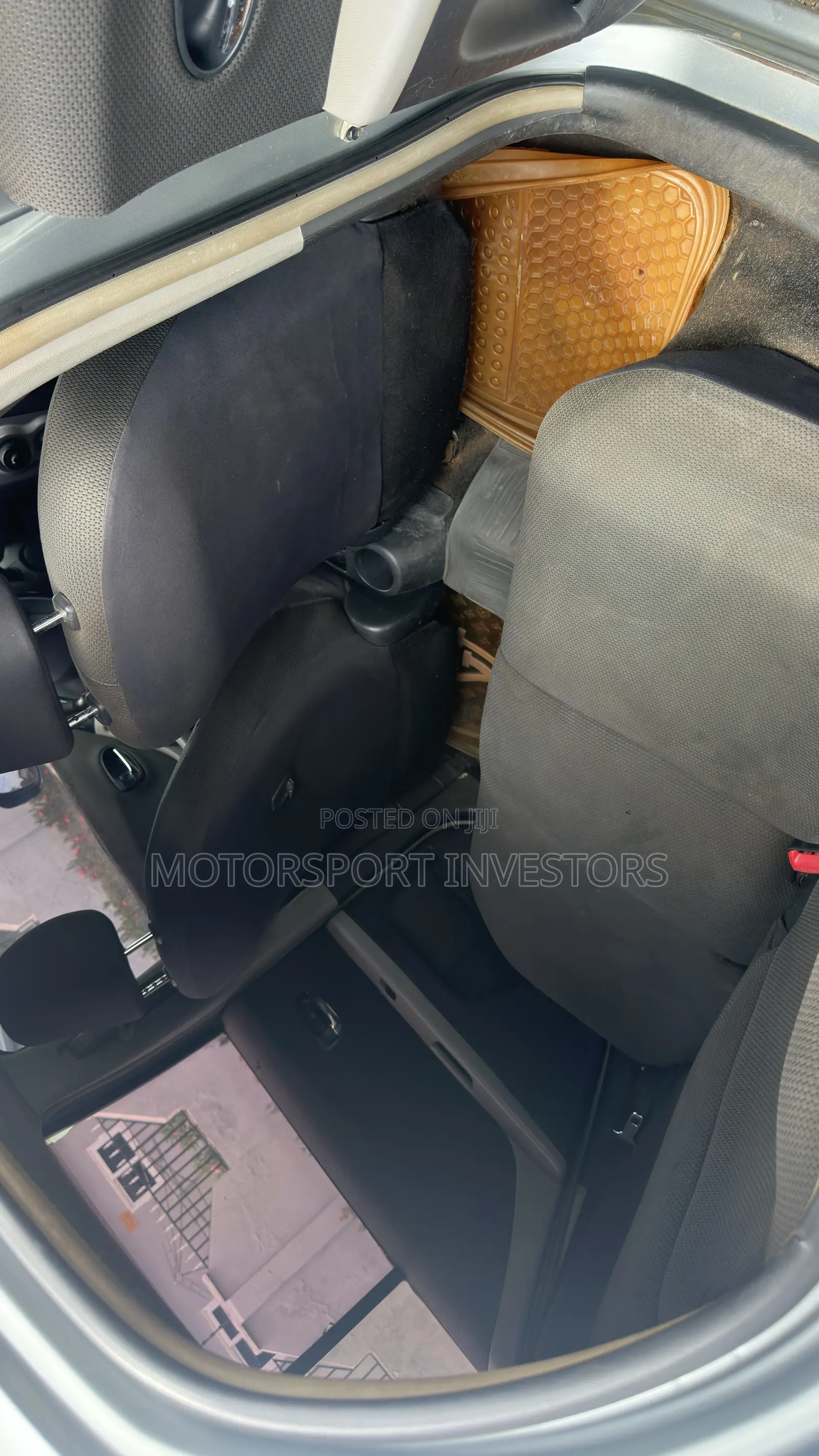 Toyota Yaris Base Hatchback 5dr 2010 Gray