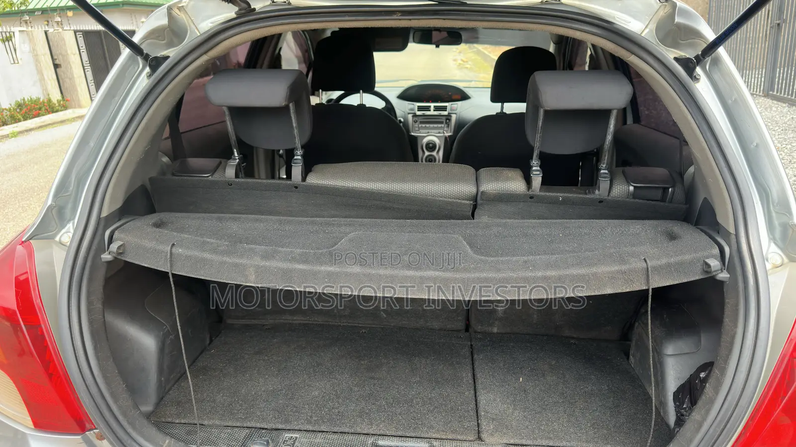Toyota Yaris Base Hatchback 5dr 2010 Gray