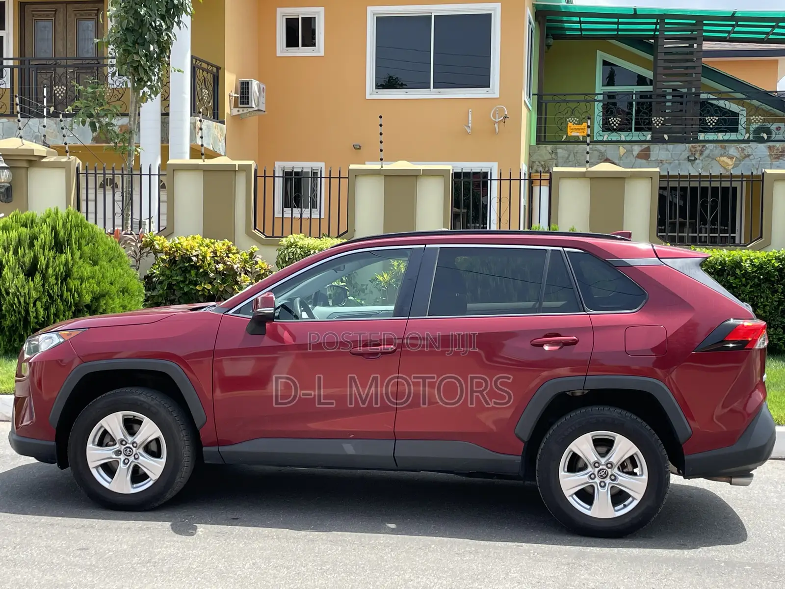 Toyota RAV4 XLE 2021 Red