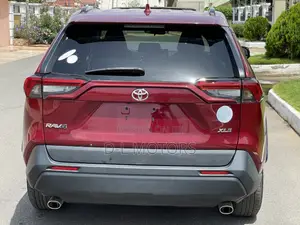 Toyota RAV4 XLE 2021 Red