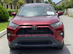 Toyota RAV4 XLE 2021 Red