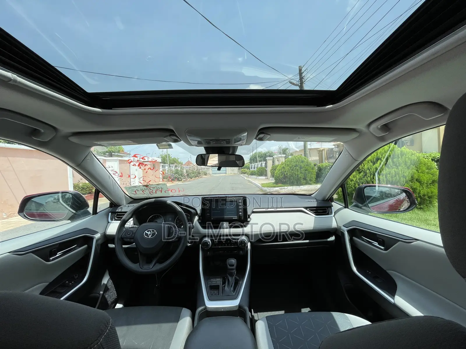 Toyota RAV4 XLE 2021 Red