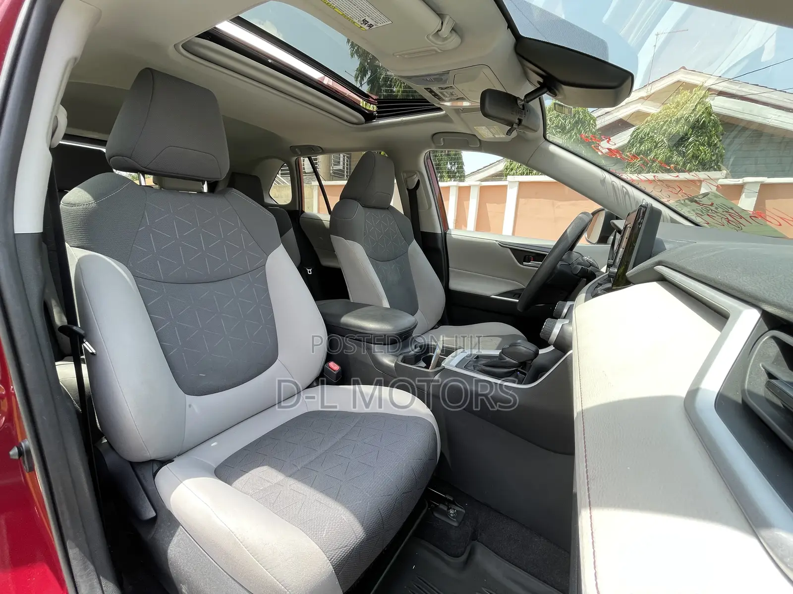 Toyota RAV4 XLE 2021 Red