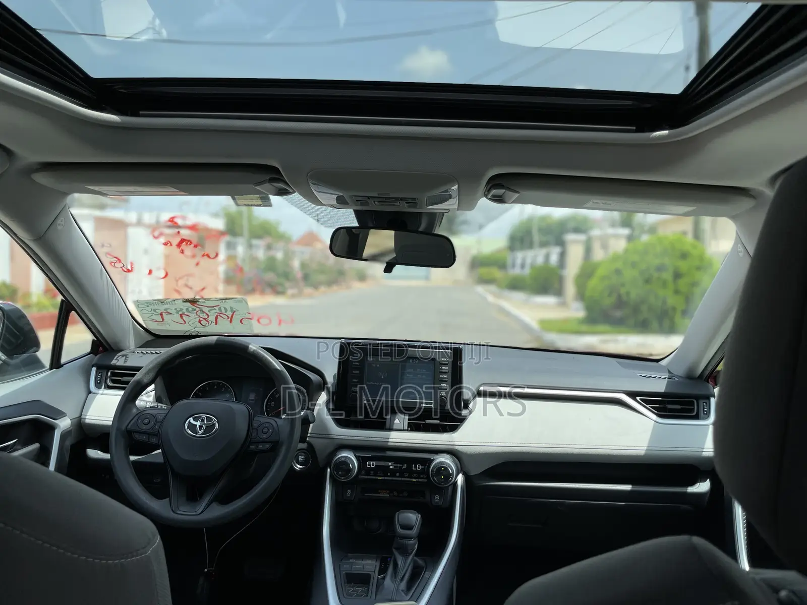 Toyota RAV4 XLE 2021 Red