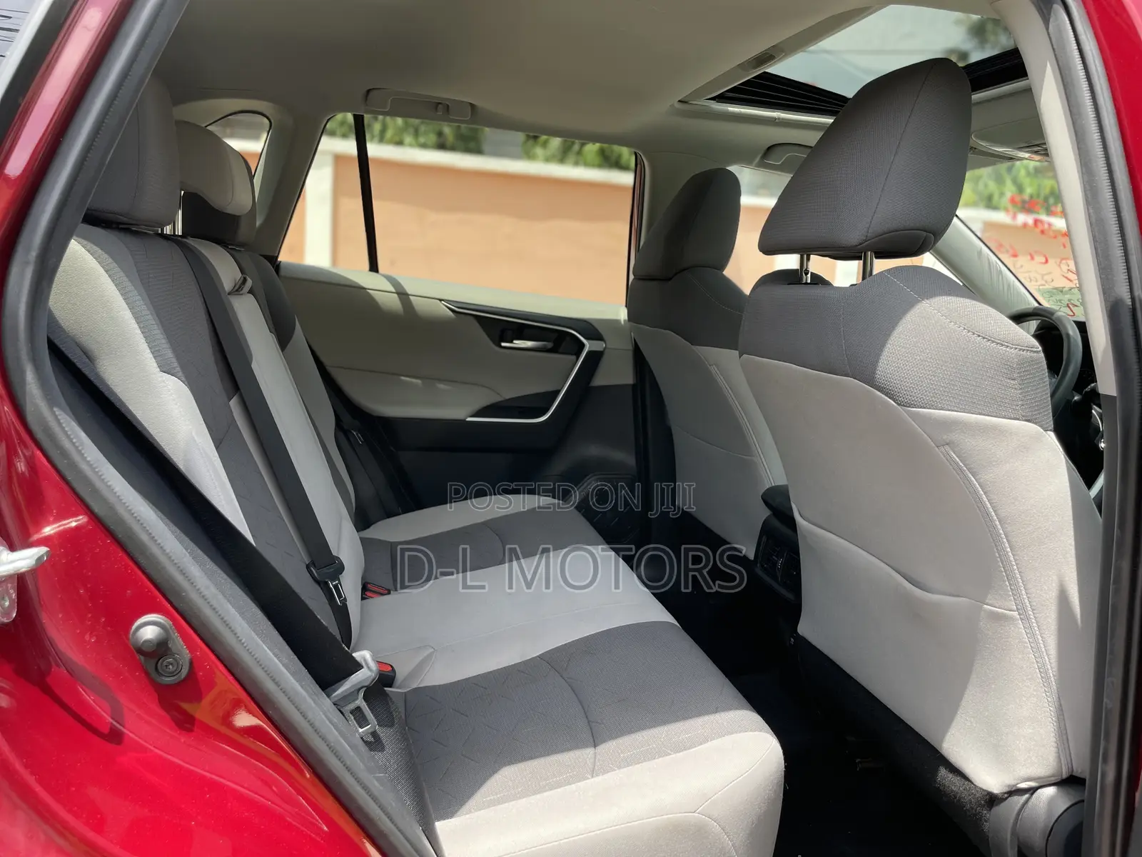 Toyota RAV4 XLE 2021 Red