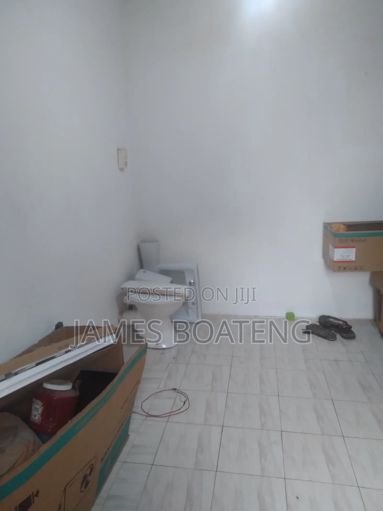 Single Room With Washroom for Rent at Pillar 2