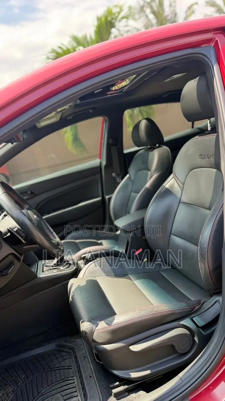 Hyundai Elantra Sport 2018 Red