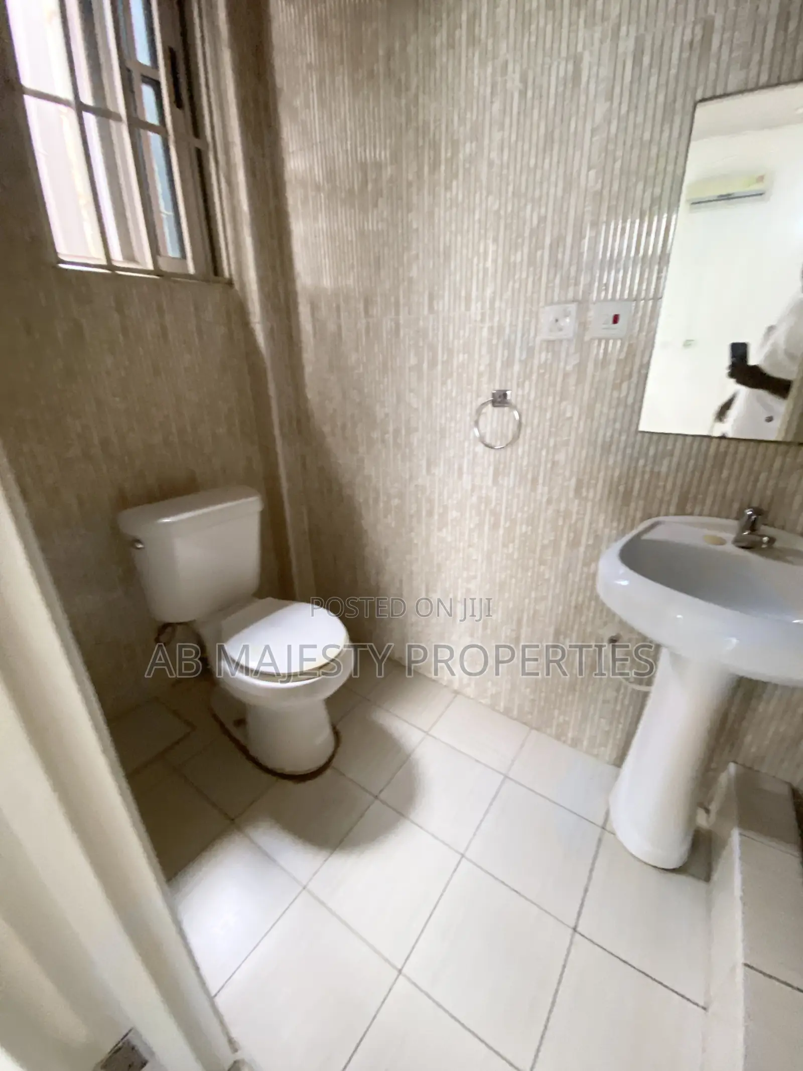 4bdrm Apartment in Ab Majesty, School Junction for rent