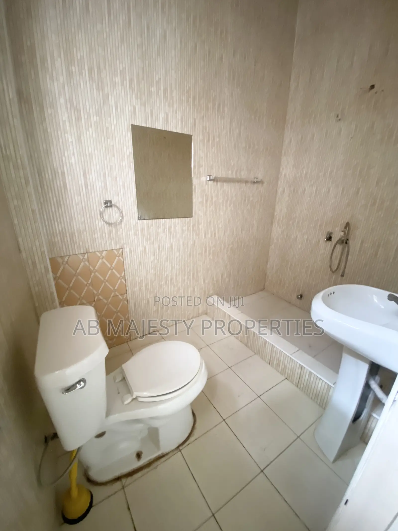 4bdrm Apartment in Ab Majesty, School Junction for rent