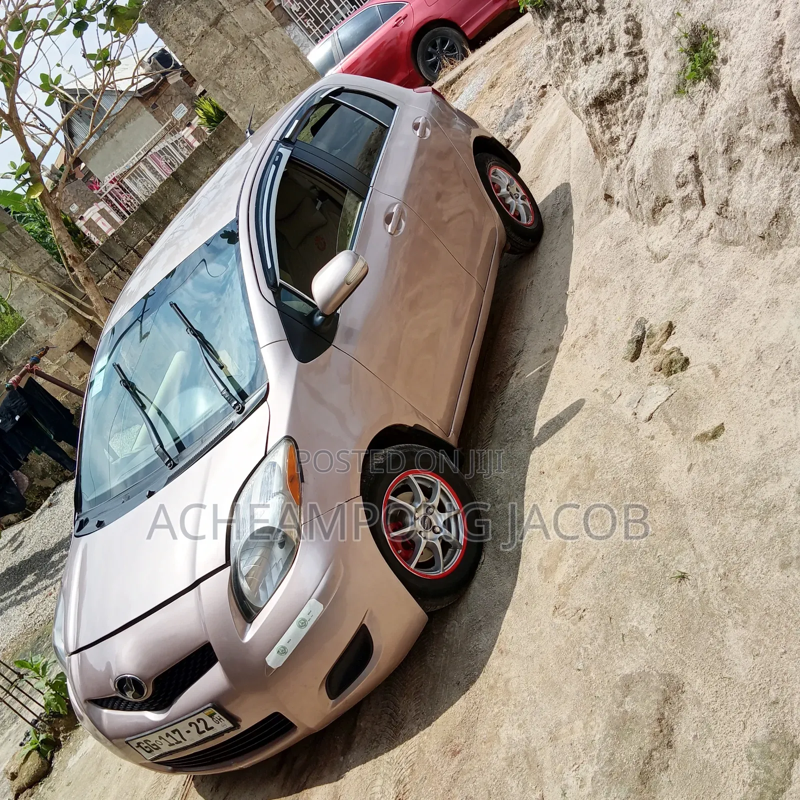 Toyota Vitz 2010 Off white