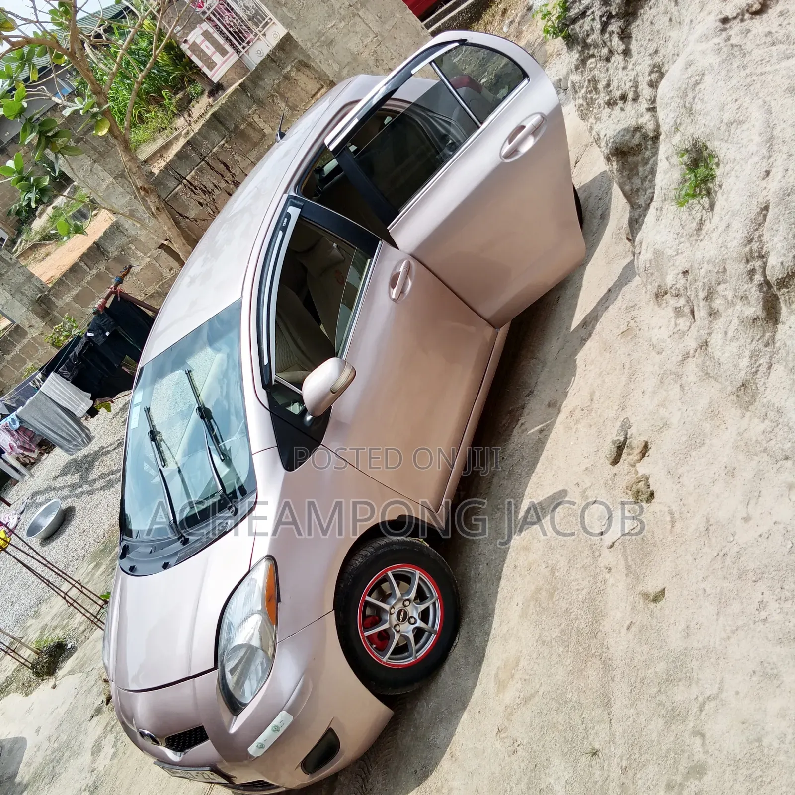 Toyota Vitz 2010 Off white