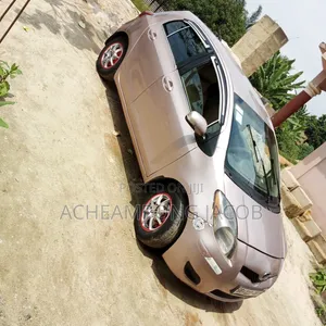 Toyota Vitz 2010 Off white