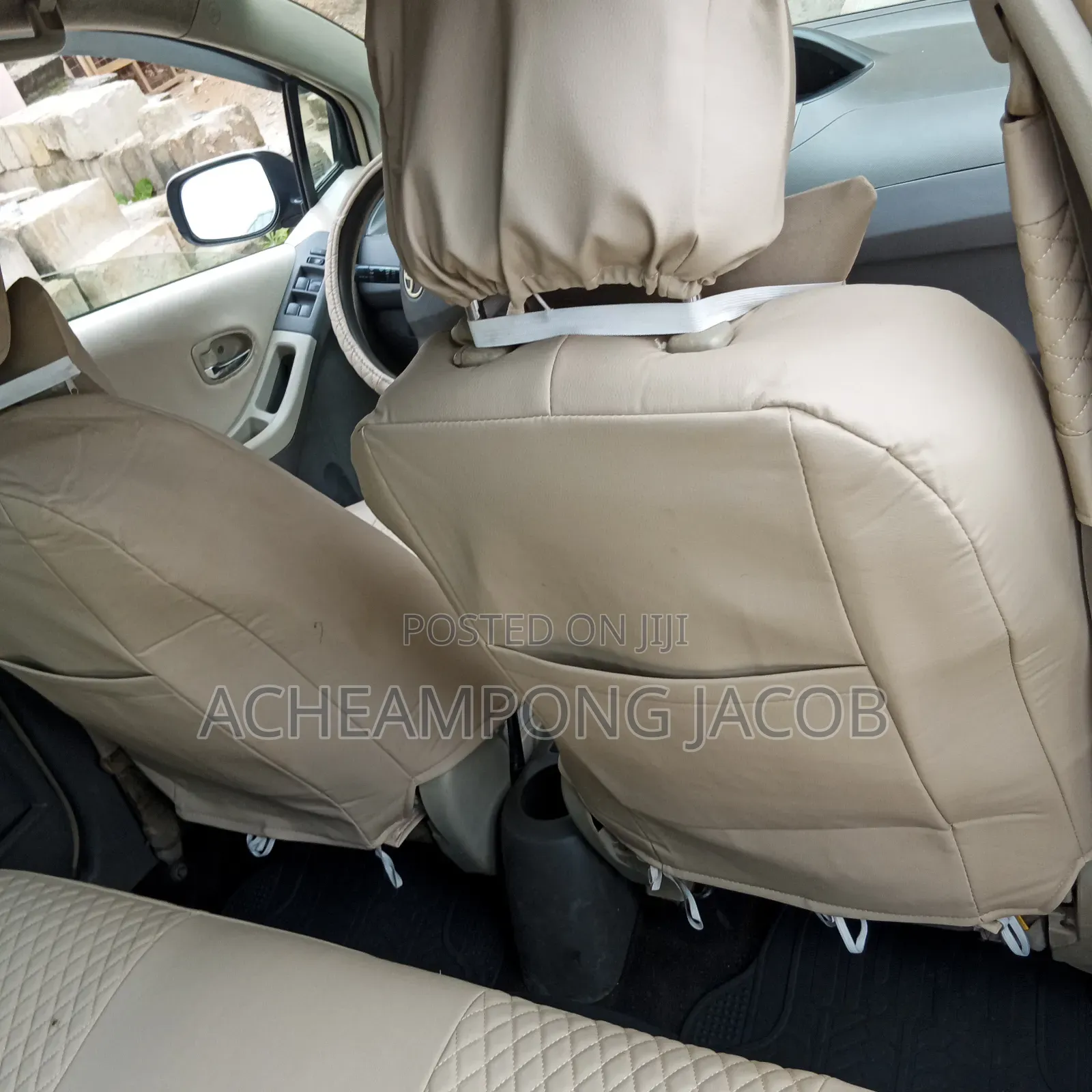 Toyota Vitz 2010 Off white