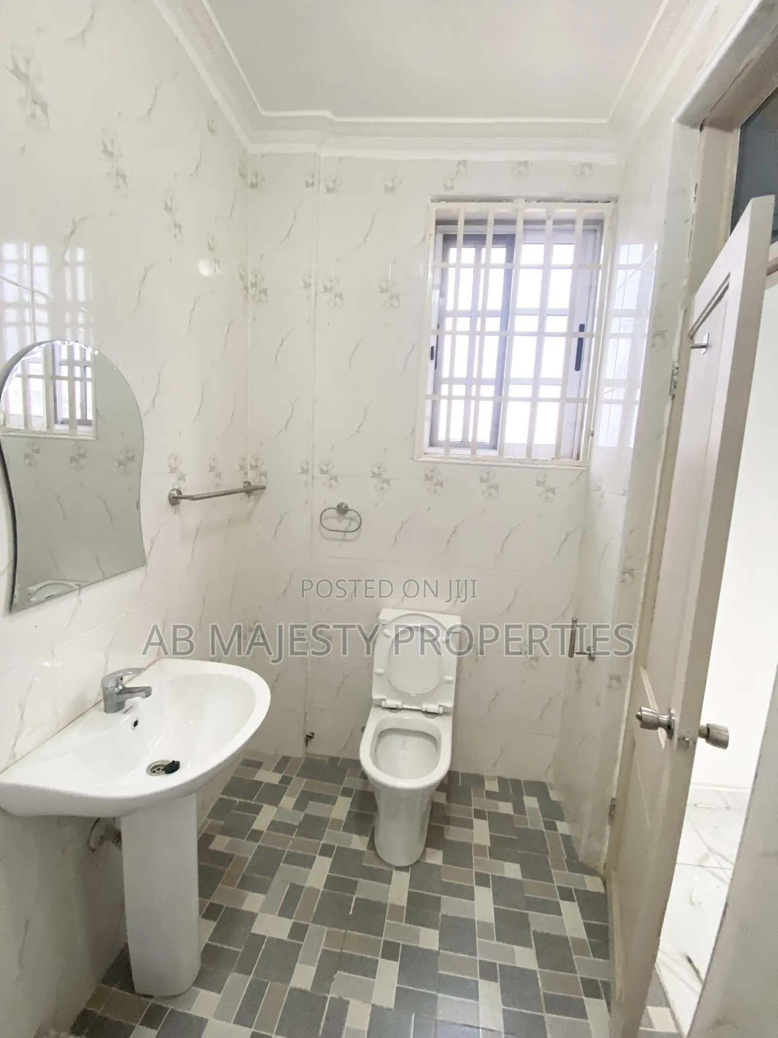 2bdrm Apartment in Ab Majesty, School Junction for rent