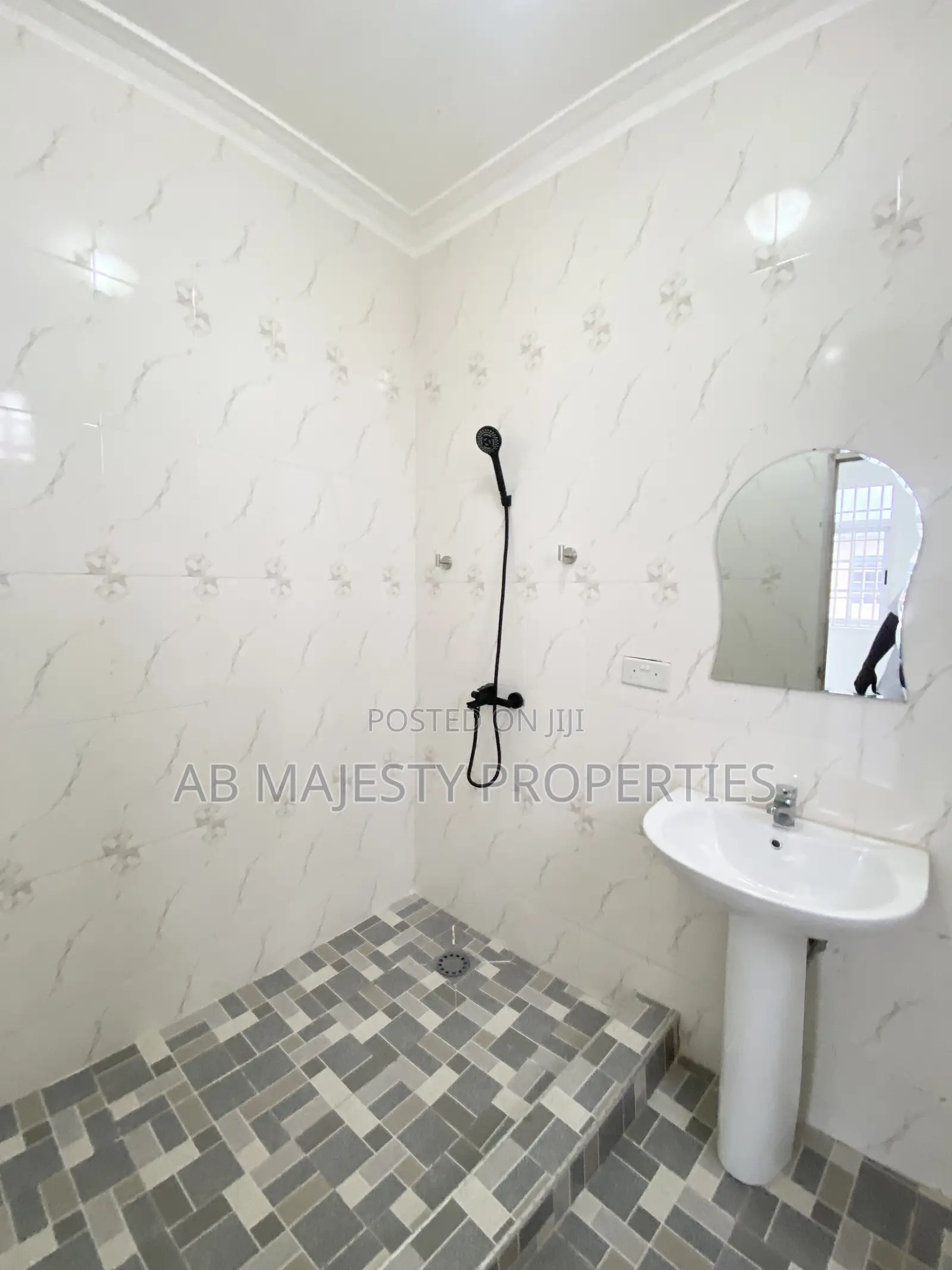 2bdrm Apartment in Ab Majesty, School Junction for rent