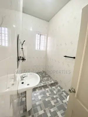 2bdrm Apartment in Ab Majesty, School Junction for rent