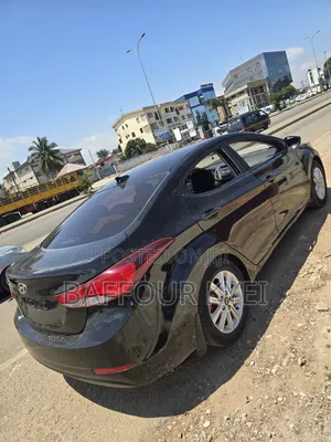 Hyundai Elantra Limited Sedan FWD (1.8L 4cyl 6A) 2016 Black