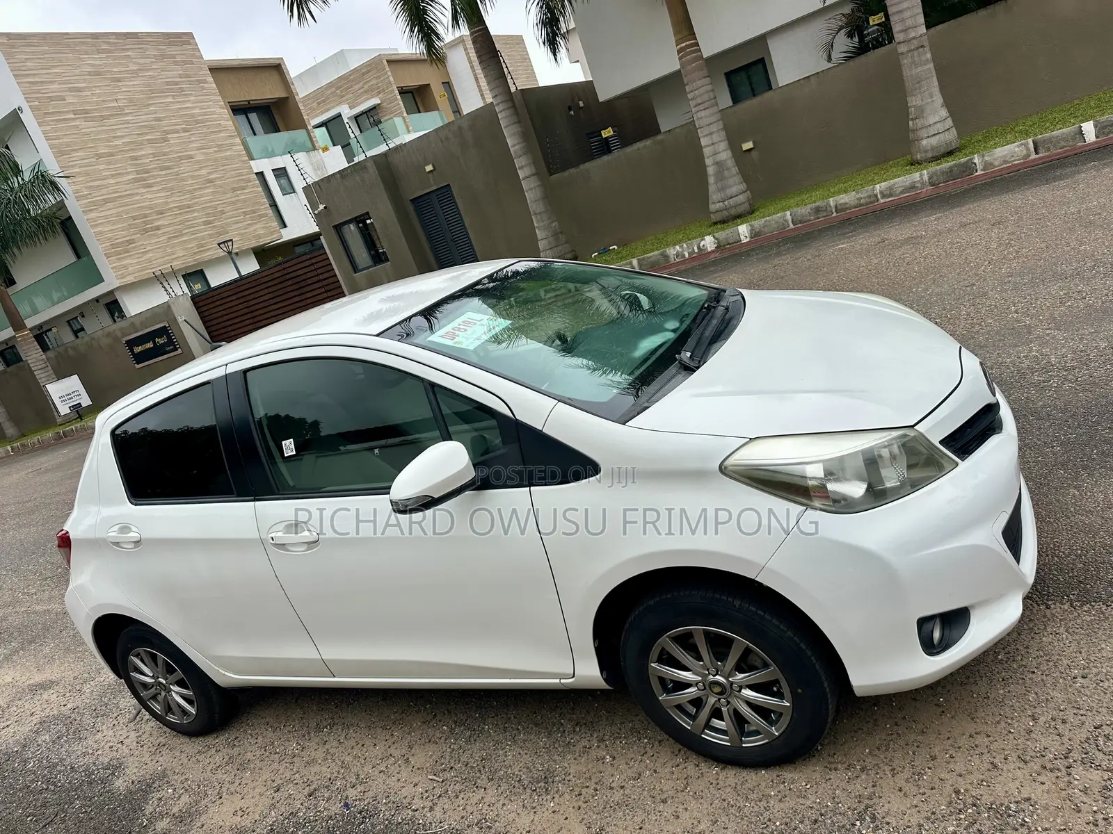 Toyota Vitz 1.3 FWD 5dr 2011 White