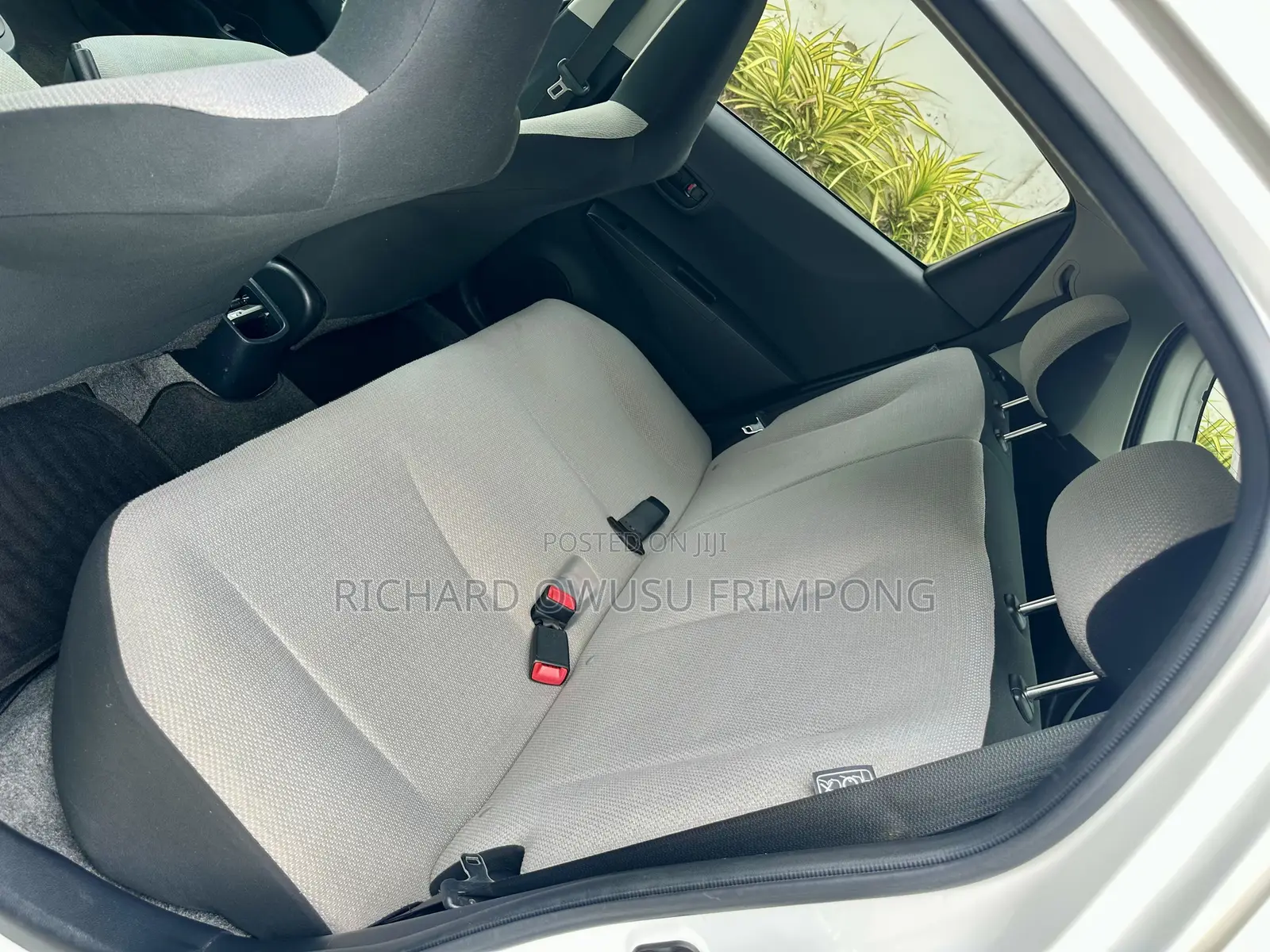 Toyota Vitz 1.3 FWD 5dr 2011 White