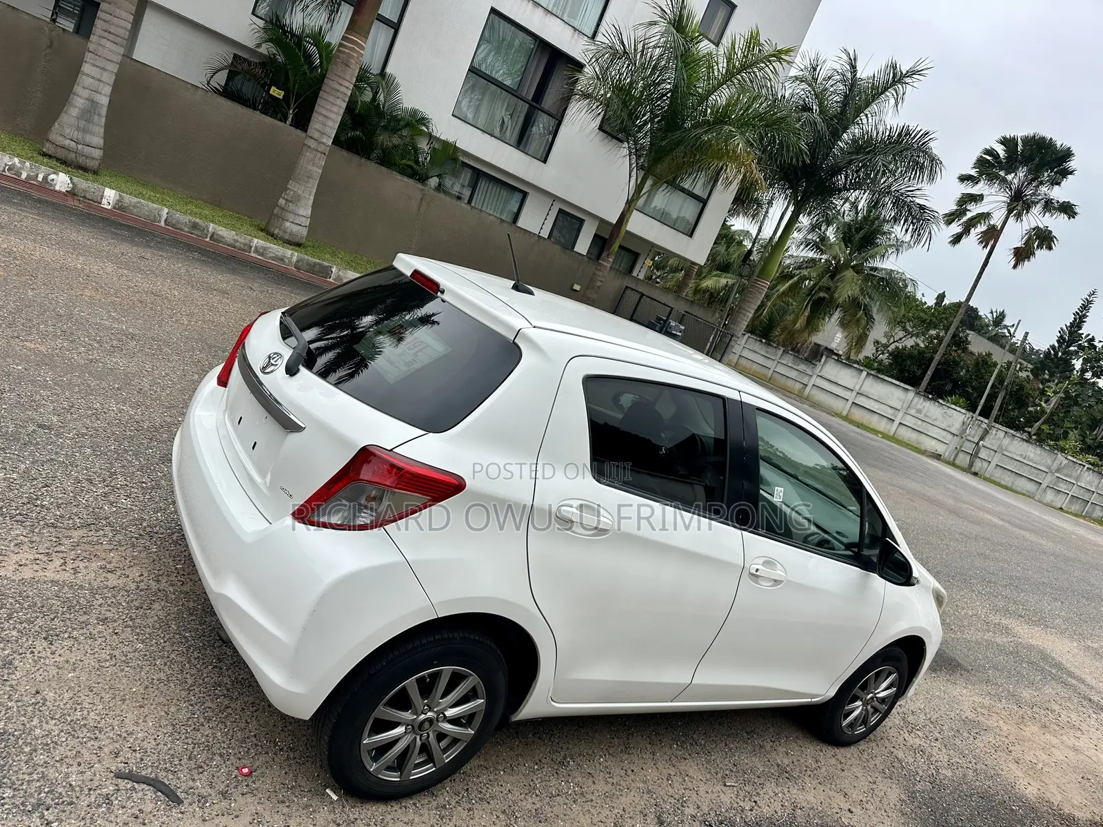 Toyota Vitz 1.3 FWD 5dr 2011 White