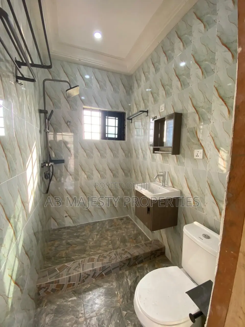 1bdrm Apartment in Ab Majesty, School Junction for rent