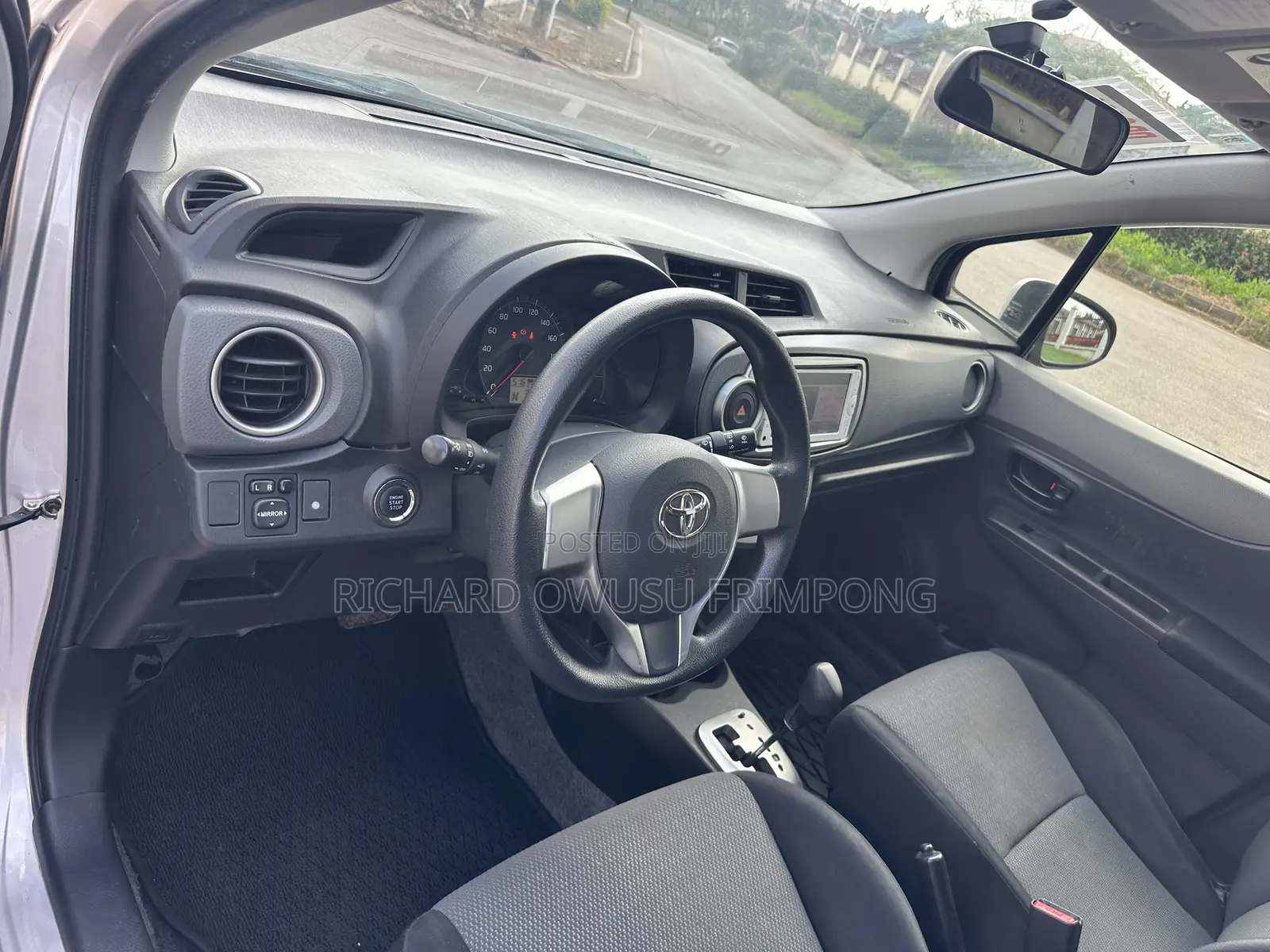 Toyota Vitz 2012 Silver