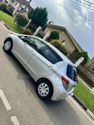 Toyota Vitz 2012 Silver