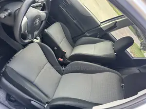 Toyota Vitz 2012 Silver