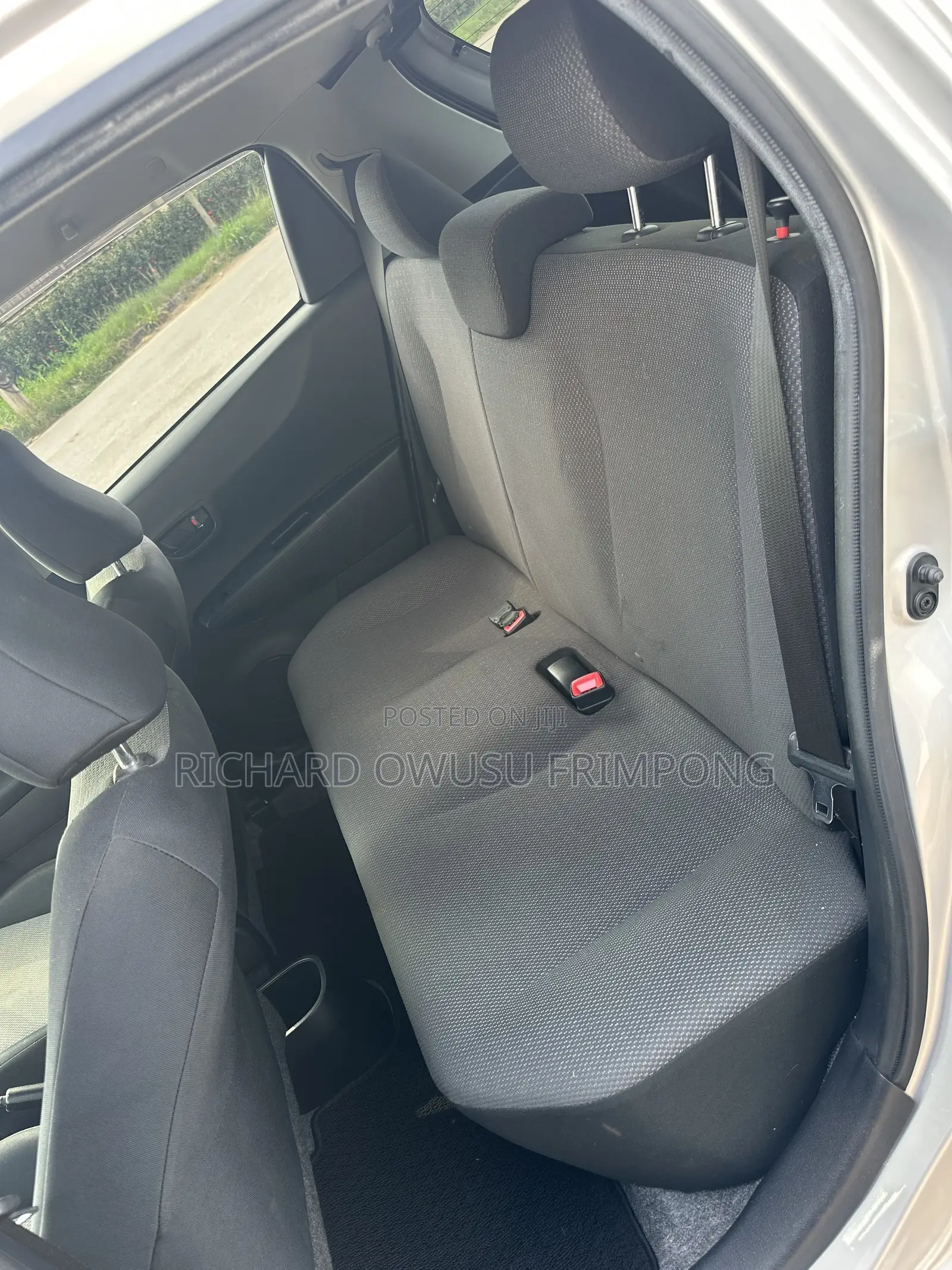 Toyota Vitz 2012 Silver