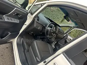 Toyota Voxy V 4WD 8-Seater 2012 White