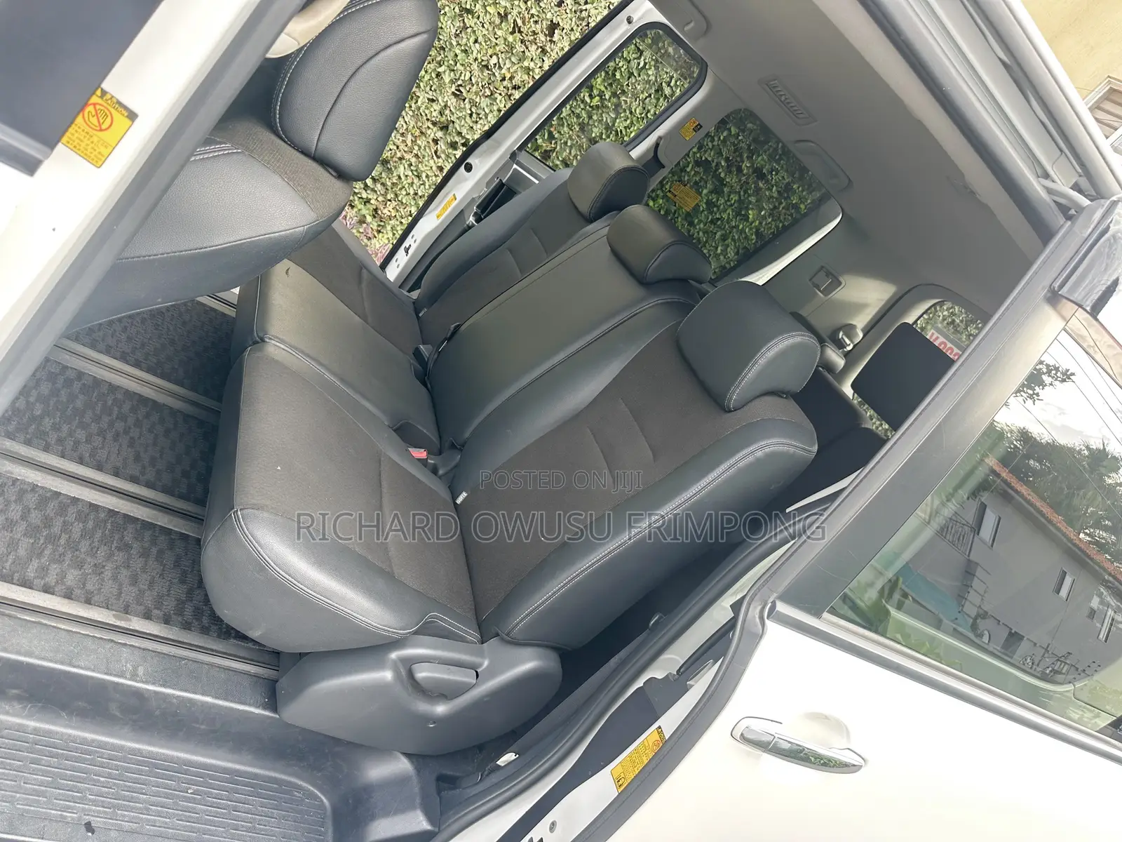 Toyota Voxy V 4WD 8-Seater 2012 White