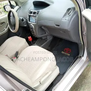 Toyota Vitz 2010 Off white