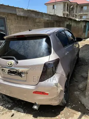 Toyota Vitz 2012 Silver