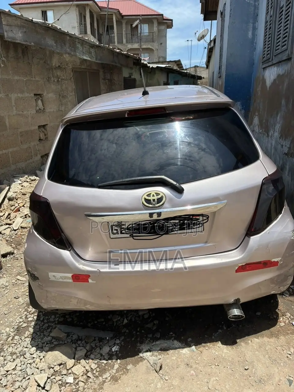 Toyota Vitz 2012 Silver