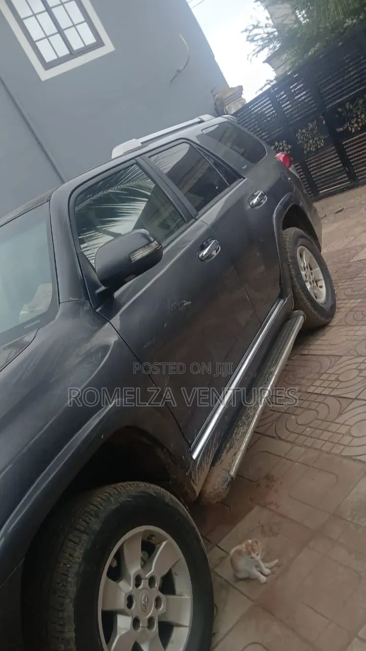 Toyota 4-Runner Limited 4X4 2013 Gray