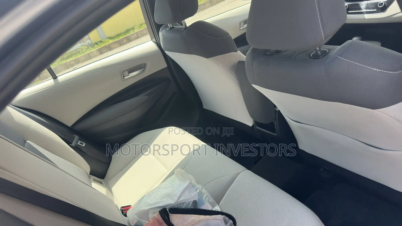 Toyota Corolla LE 2021 Silver