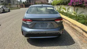 Toyota Corolla LE 2021 Silver