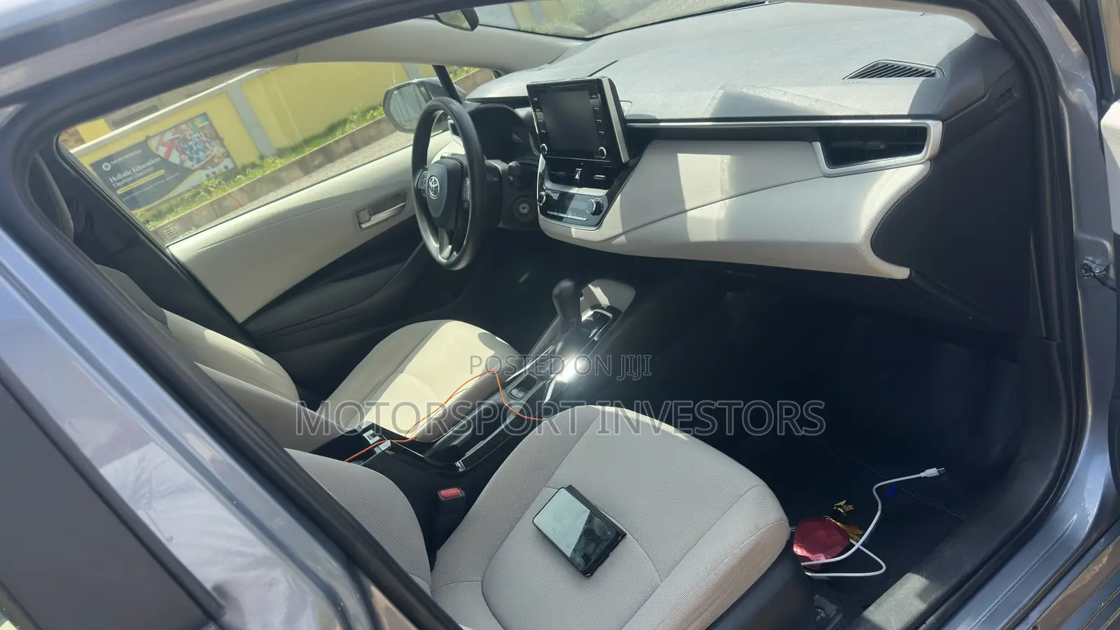 Toyota Corolla LE 2021 Silver